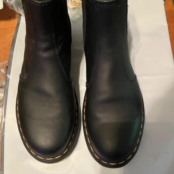 Dr. Martens women’s size nine leather Chelsea boots - Picture 15 of 16